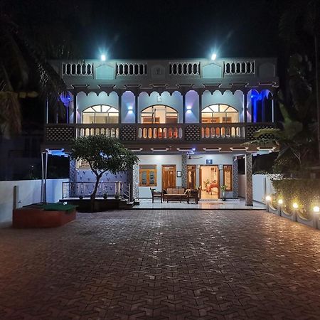 Nallur Holidays Inn Jaffna Kültér fotó