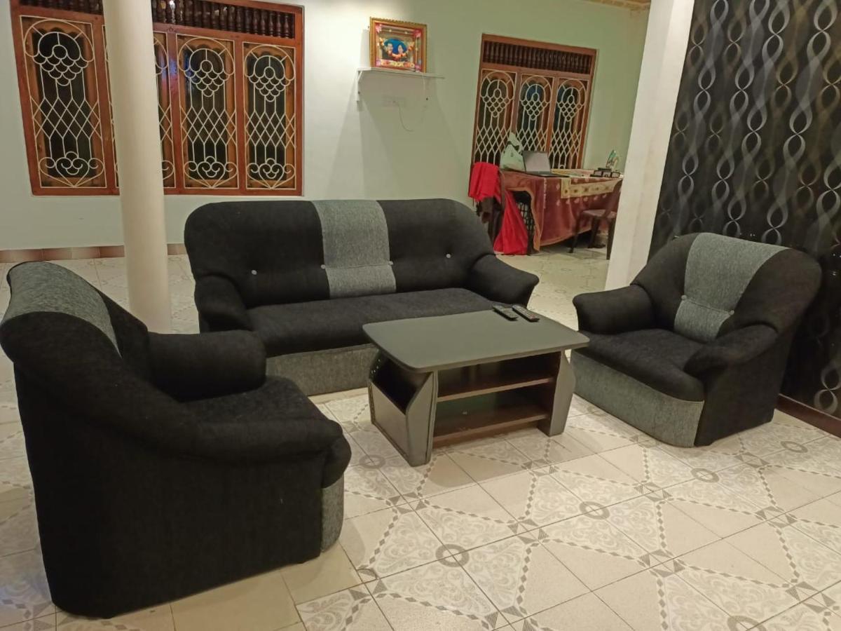 Nallur Holidays Inn Jaffna Kültér fotó