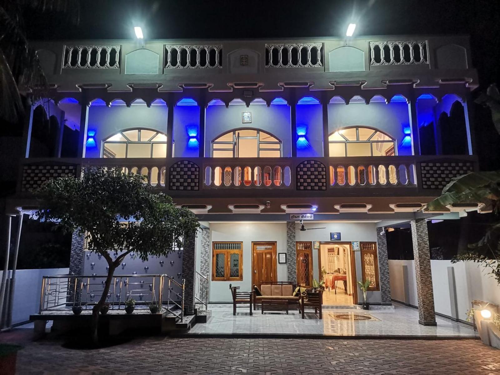 Nallur Holidays Inn Jaffna Kültér fotó